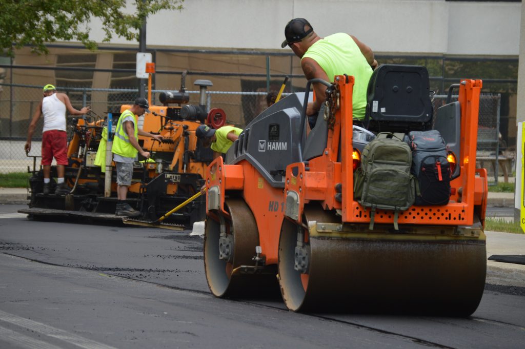 Road Work Paving Crew Construction Fix Roads 2 8/7/2019