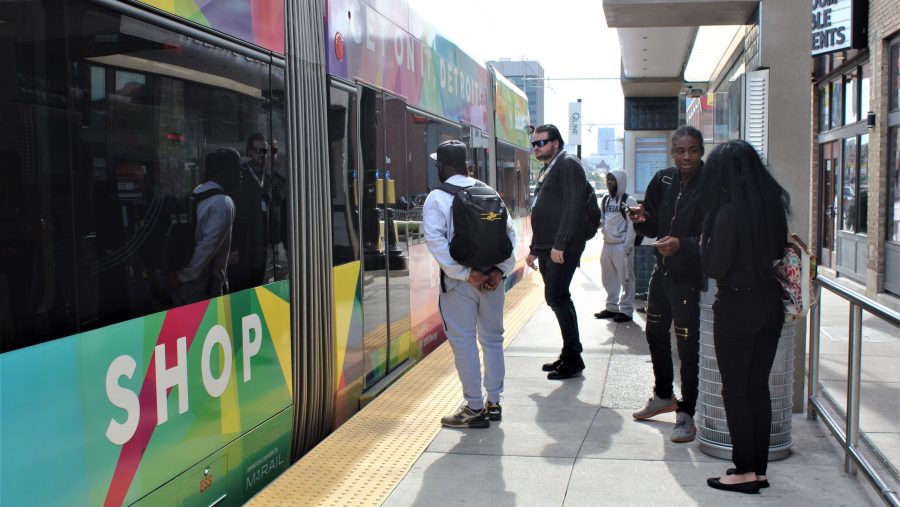 People waiting for the Qline