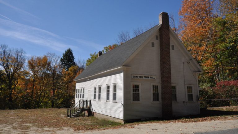 A single-story white building that serves as Grafton's town hall
