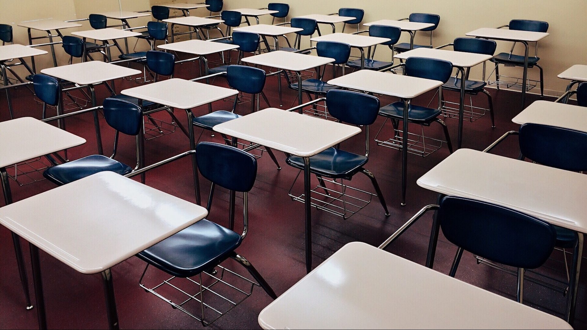 A photo of an empty classroom.