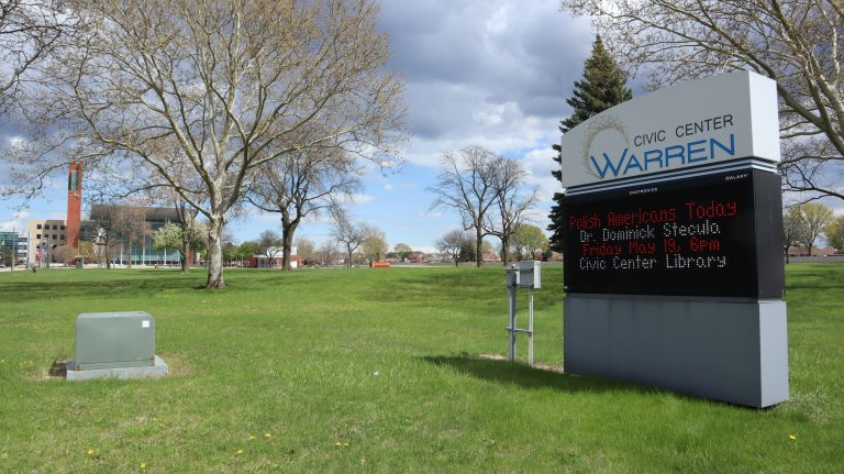 City sign in Warren