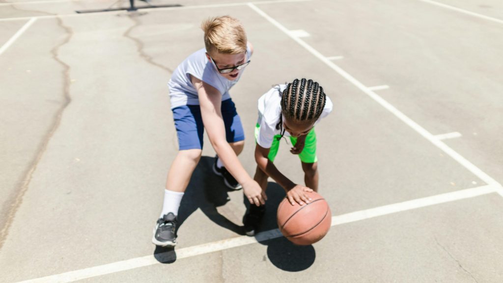 FILE_KidsPlayingBasketball