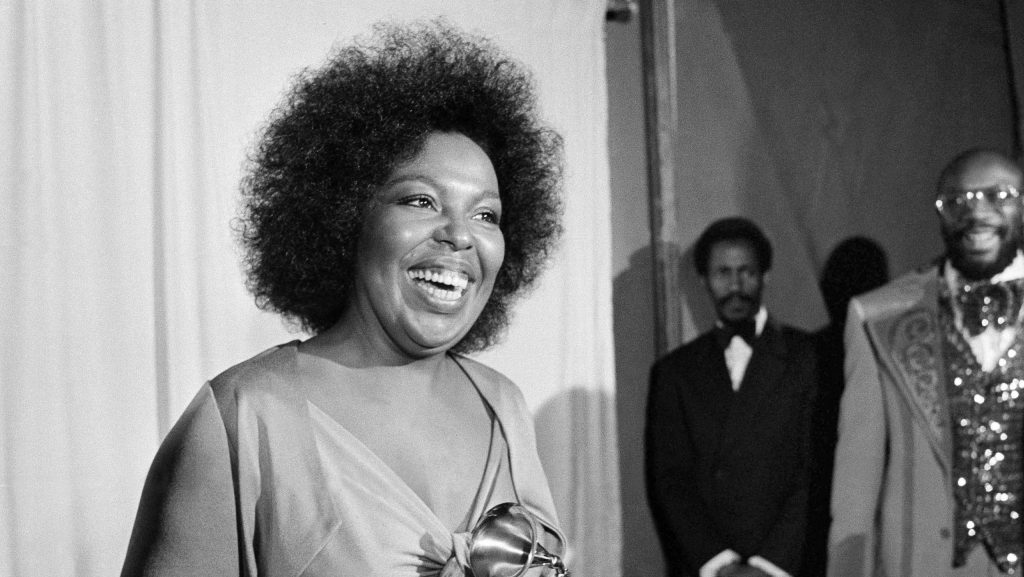 FILE - Roberta Flack holds the Grammy award for her record, "Killing Me Softly With His Song" as singer Isaac Hayes, right, looks on at the Grammy Awards in Los Angeles on March 4, 1974.