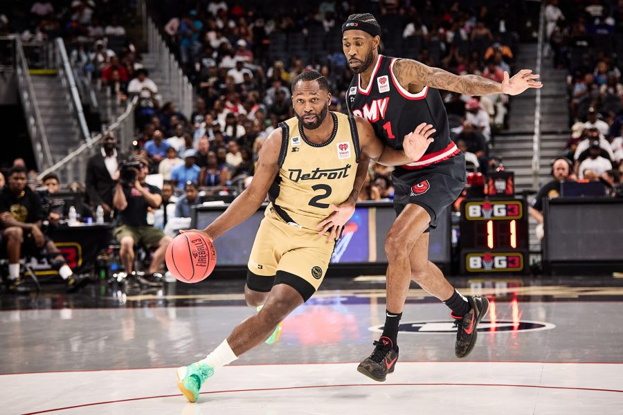 Detroit Amps Jeremy Pargo dribbles around a DMV Trilogy defender.