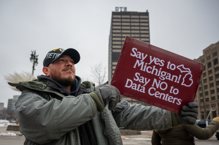 PROTEST120325-1