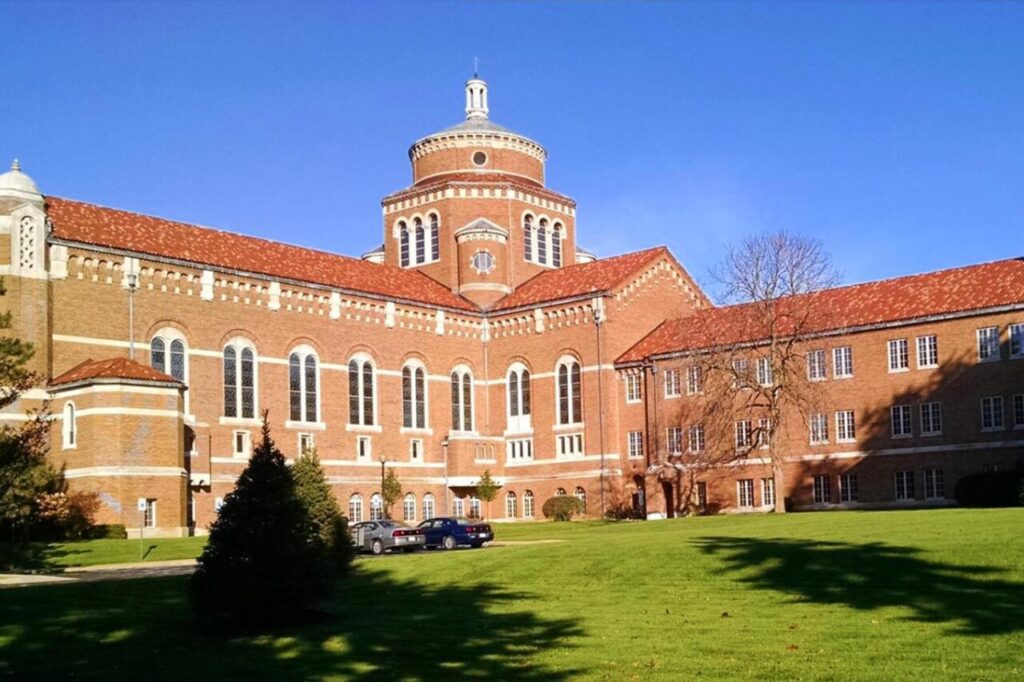 1280px-Madonna_University