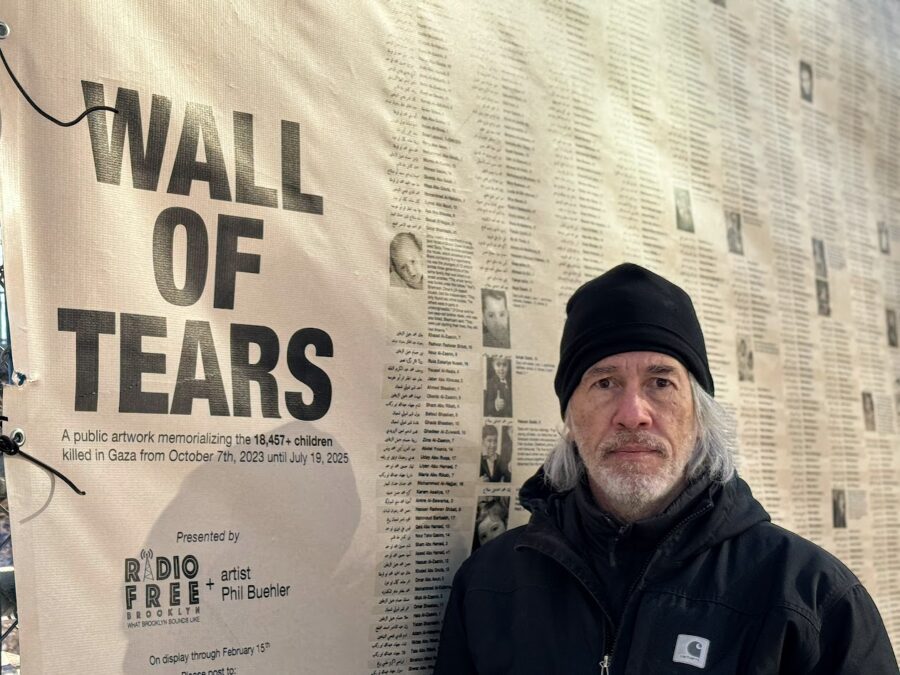 artist phil buehler at wall of tears-02